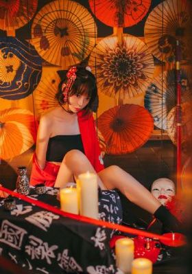 女性黑色蕾丝抹胸开叉短裙拔萝卜_剧情片在线观看完整版